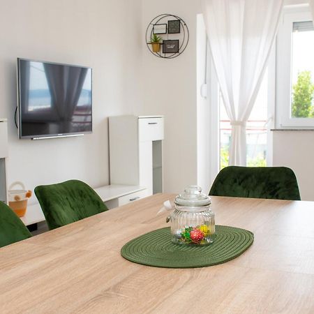 Tomic Appartement Novi Vinodolski Buitenkant foto